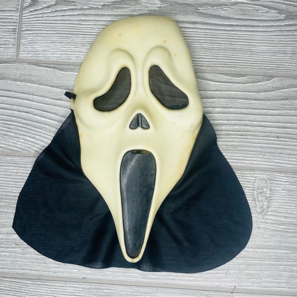 Vintage Other - Vintage Easter unlimited ghost face / scream mask make in China rare